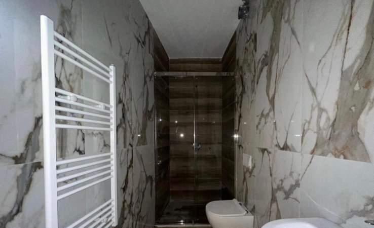 Tirane, jepet me qera apartament 1+1 Kati 3, 74 m² 680 € (TEG)