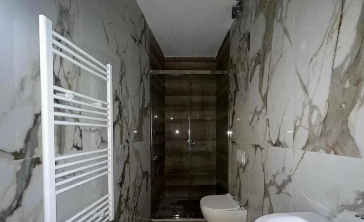 Tirane, jepet me qera apartament 1+1 Kati 3, 74 m² 680 € (TEG)