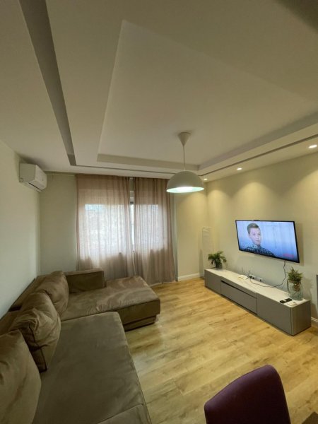 Tirane, jepet me qera apartament 2+1 Kati 6, 85 m² 1.000 € 