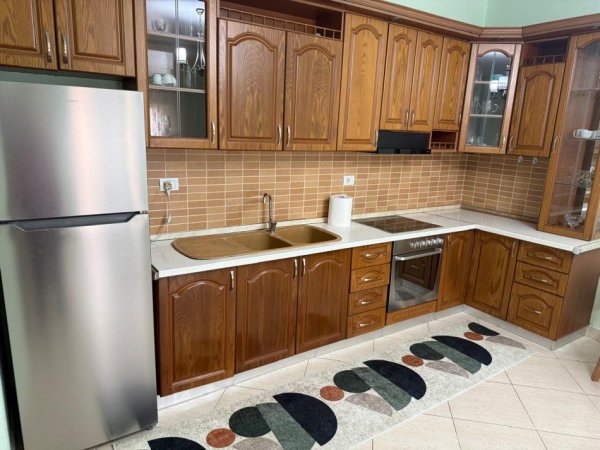 Tirane, jepet me qera apartament 2+1+Ballkon Kati 2, 120 m² 450 € (RRUGA E ELBASANIT)