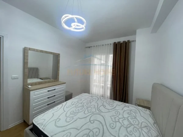 Tirane, jepet me qera apartament 1+1+Ballkon Kati 6, 73 m² 700 € 