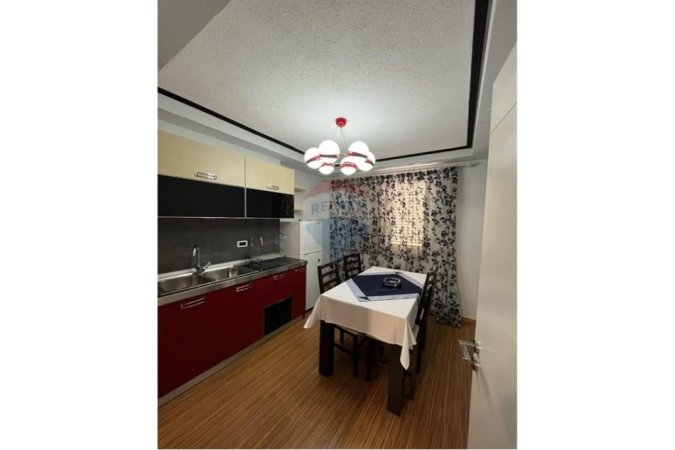 Tirane, jepet me qera apartament 1+1 , 65 m² 800 € (Blloku)