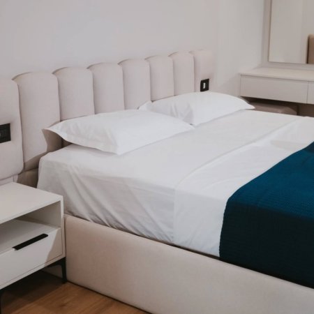 Tirane, jepet me qera garsonier 1+1 Kati 3, 30 m² 1.100 € (myslym shyri)