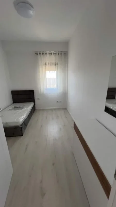 Tirane, jepet me qera apartament 2+1 Kati 8, 90 m² 570 € (astir)