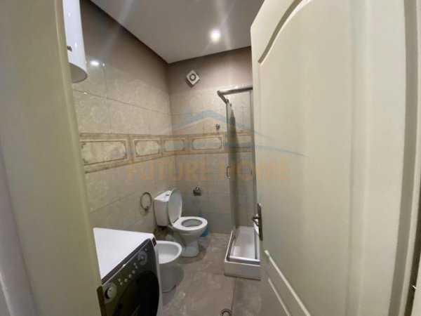 Tirane, jepet me qera apartament 1+1+Ballkon Kati 4, 58 m² 623 € 