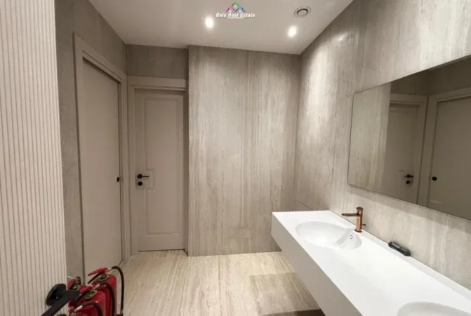 Tirane, jepet me qera zyre Kati 1, 428 m² 12.000 € (Rruga e Kavajes)