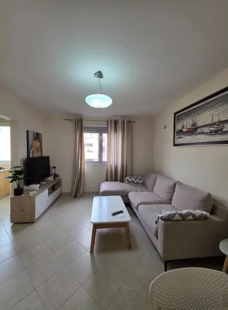 Tirane, shitet apartament 1+1+Ballkon Kati 4, 53 m² 125.000 € (Oxhaku)