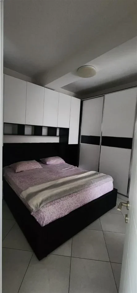 Tirane, jepet me qera apartament 2+1+Ballkon Kati 3, 75 m² 500 € (GOLDEN PARK)