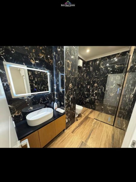 Tirane, jepet me qera apartament 2+1+Ballkon Kati 1, 110 m² 900 € (Gjimnazi Partizani)