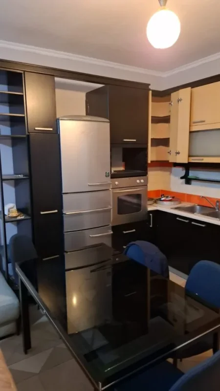 Tirane, jepet me qera apartament 2+1 Kati 4, 110 m² 700 € (Selvia)