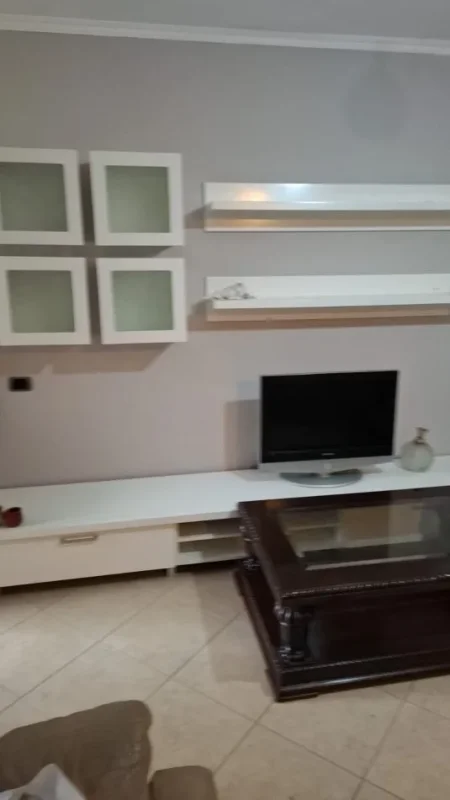 Tirane, jepet me qera apartament 2+1 Kati 4, 110 m² 700 € (Selvia)