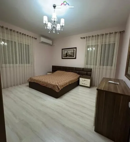 Tirane, jepet me qera apartament 2+1 Kati 3, 65 m² 600 € (Rruga Ferit Xhajko)