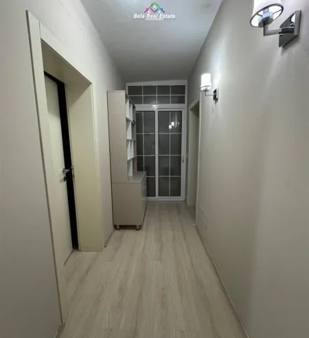 Tirane, jepet me qera apartament 2+1 Kati 3, 65 m² 600 € (Rruga Ferit Xhajko)
