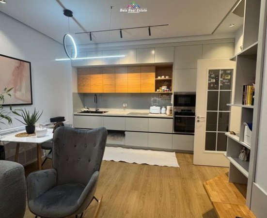 Tirane, jepet me qera apartament 2+1+Ballkon Kati 4, 75 m² 850 € (Foleja e Gjelber)