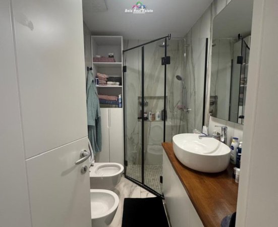 Tirane, jepet me qera apartament 2+1+Ballkon Kati 4, 75 m² 850 € (Foleja e Gjelber)