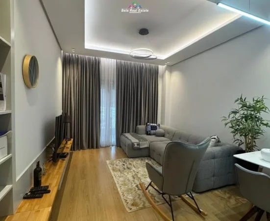 Tirane, jepet me qera apartament 2+1+Ballkon Kati 4, 75 m² 850 € (Foleja e Gjelber)