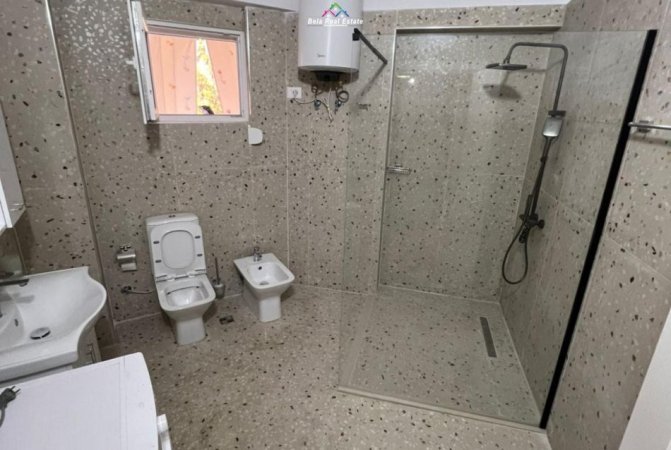 Tirane, jepet me qera apartament 2+1+Ballkon Kati 2, 120 m² 800 € (Rruga Vaso Pasho)