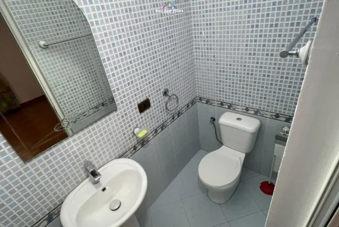 Tirane, jepet me qera apartament 2+1+Ballkon Kati 2, 120 m² 800 € (Rruga Vaso Pasho)