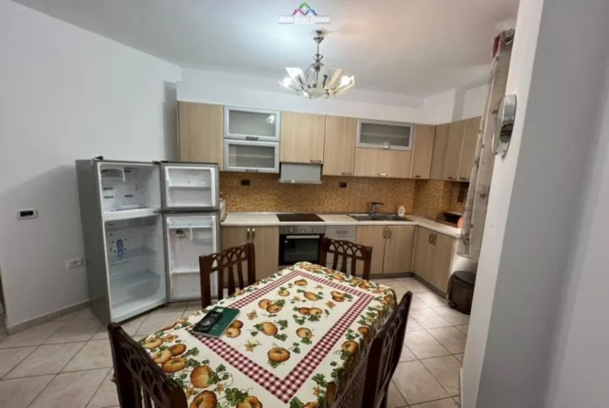 Tirane, jepet me qera apartament 2+1+Ballkon Kati 2, 120 m² 800 € (Rruga Vaso Pasho)