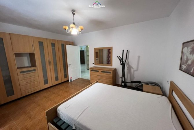 Tirane, jepet me qera apartament 2+1+Ballkon Kati 2, 120 m² 800 € (Rruga Vaso Pasho)