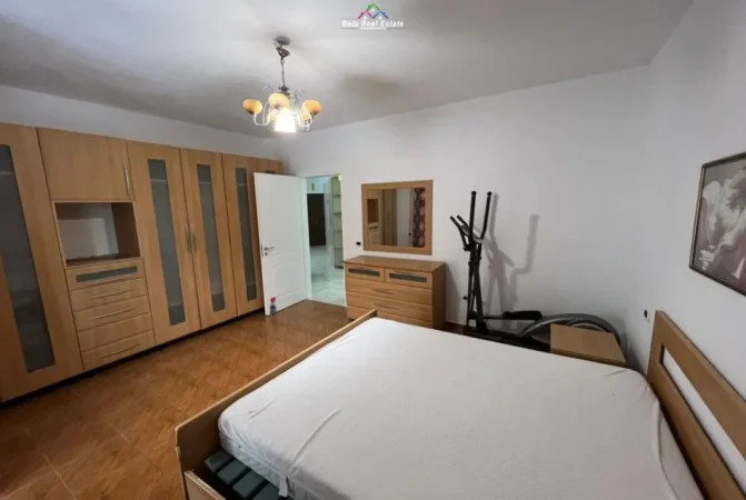Tirane, jepet me qera apartament 2+1+Ballkon Kati 2, 120 m² 800 € (Rruga Vaso Pasho)