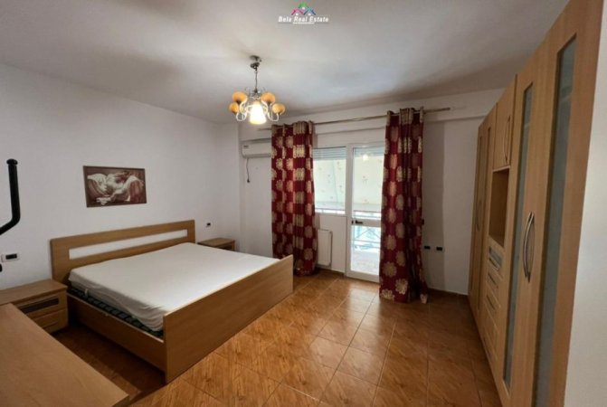 Tirane, jepet me qera apartament 2+1+Ballkon Kati 2, 120 m² 800 € (Rruga Vaso Pasho)