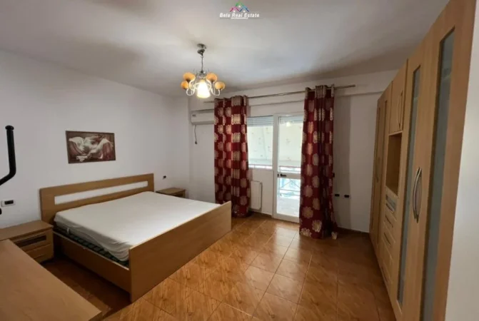 Tirane, jepet me qera apartament 2+1+Ballkon Kati 2, 120 m² 800 € (Rruga Vaso Pasho)