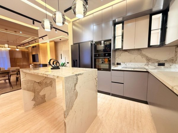 Tirane, jepet me qera apartament 3+1+Ballkon , 200 m² 2.700 € (Teg – Secret Garden)