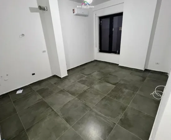 Tirane, jepet me qera zyre Kati 2, 55 m² 470€ (Rruga Karl Gega)