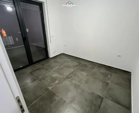 Tirane, jepet me qera zyre Kati 2, 55 m² 470€ (Rruga Karl Gega)