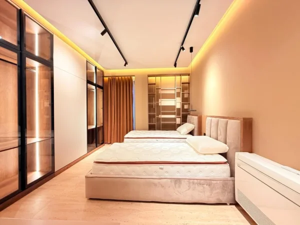 Tirane, jepet me qera apartament 3+1+Ballkon , 200 m² 2.700 € (Teg – Secret Garden)