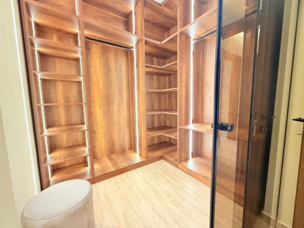 Tirane, jepet me qera apartament 3+1+Ballkon , 200 m² 2.700 € (Teg – Secret Garden)