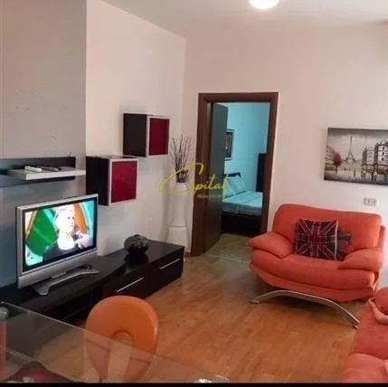 Tirane, jepet me qera apartament 1+1 Kati 4, 70 m² 600 € (21 DHJETORI)