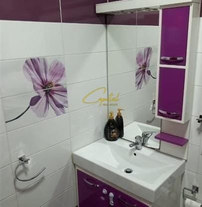 Tirane, jepet me qera apartament 1+1 Kati 4, 70 m² 600 € (21 DHJETORI)