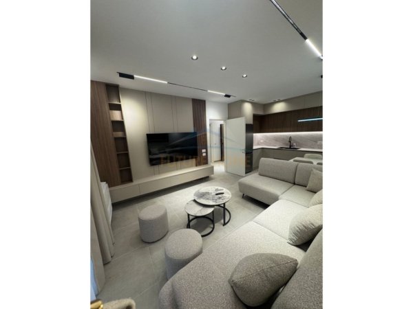 Tirane, jepet me qera apartament 1+1 Kati 3, 96 m² 600 € (Rezidenca Oasis,Unaza e Re)