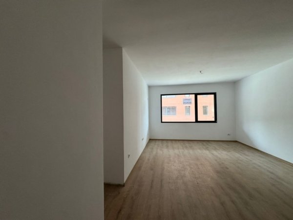 SHITET APARTAMENT  2+1+2 200.000 € Rr. Elbasanit