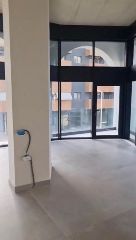 Tirane, jepet me qera Kati 1, 177 m² 2.150 € (ISH FUSHA E AVIACIONIT)