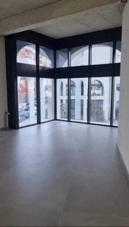 Tirane, jepet me qera Kati 1, 177 m² 2.150 € (ISH FUSHA E AVIACIONIT)