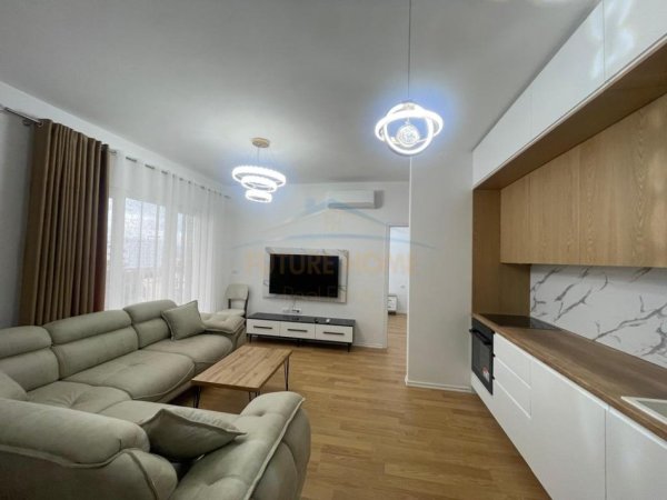 Tirane, jepet me qera apartament 1+1 , 73m, kati 6, Zogu i Zi, 700 €