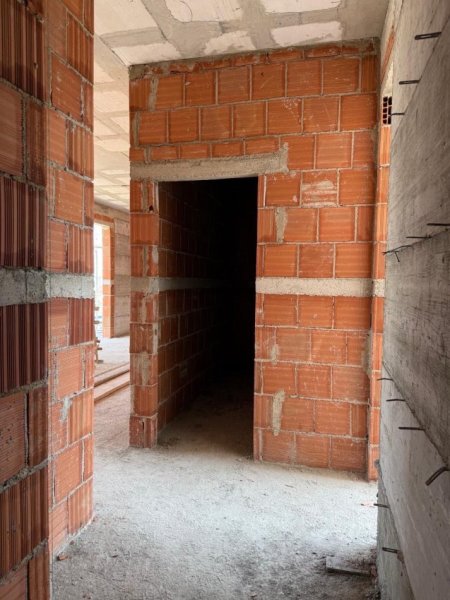 Tirane, shitet apartament 1+1 Kati 3, 70 m² 120.000 € (ISH FUSHA E AVIACIONIT)