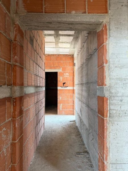 Tirane, shitet apartament 1+1 Kati 3, 70 m² 120.000 € (ISH FUSHA E AVIACIONIT)