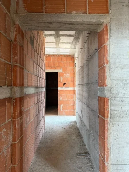 Tirane, shitet apartament 1+1 Kati 3, 70 m² 120.000 € (ISH FUSHA E AVIACIONIT)