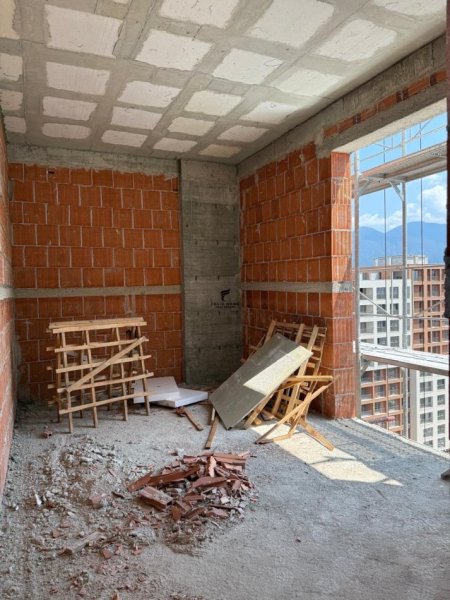 Tirane, shitet apartament 1+1 Kati 3, 70 m² 120.000 € (ISH FUSHA E AVIACIONIT)