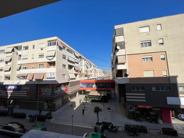 Tirane, jepet me qera apartament 3+1 Kati 1, 104 m² 1.000 € (Komuna e Parisit)