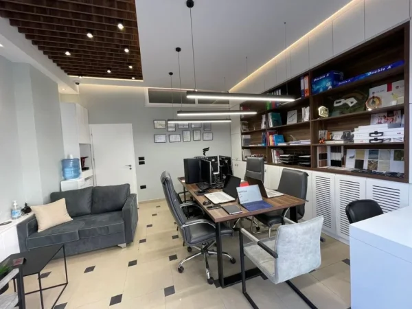 Tirane, shitet dyqan Kati 0, 42 m² 90.000 € (KODRA E DIELLIT)