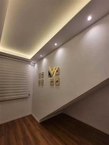 Tirane, jepet me qera apartament 1+1+Ballkon Kati 1, 50 m² 620 € (RRUGA E DURRESIT)