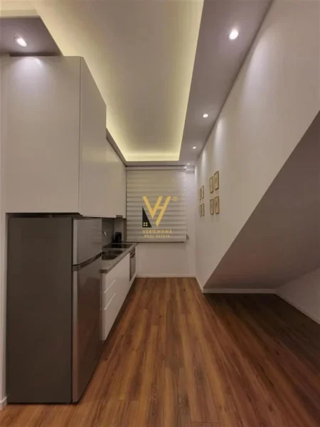 Tirane, jepet me qera apartament 1+1+Ballkon Kati 1, 50 m² 620 € (RRUGA E DURRESIT)