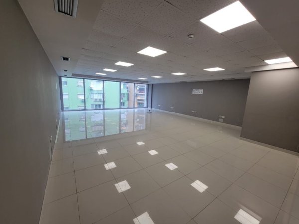 jepet me qera zyre Kati 5, 210 m² 3.200 € (BLLOK)