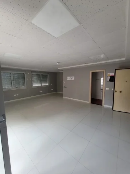 jepet me qera zyre Kati 5, 210 m² 3700 € (BLLOK)