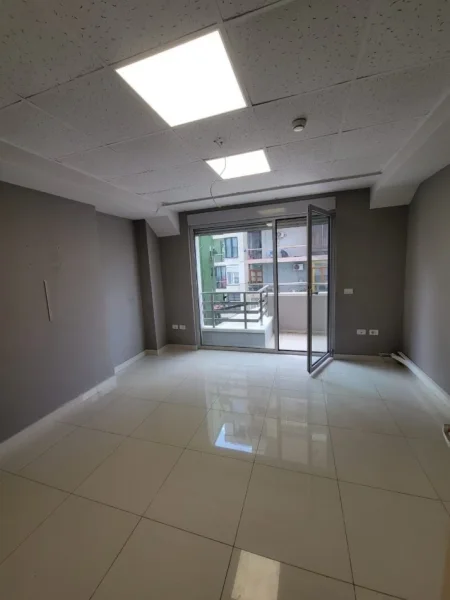 jepet me qera zyre Kati 5, 210 m² 3700 € (BLLOK)